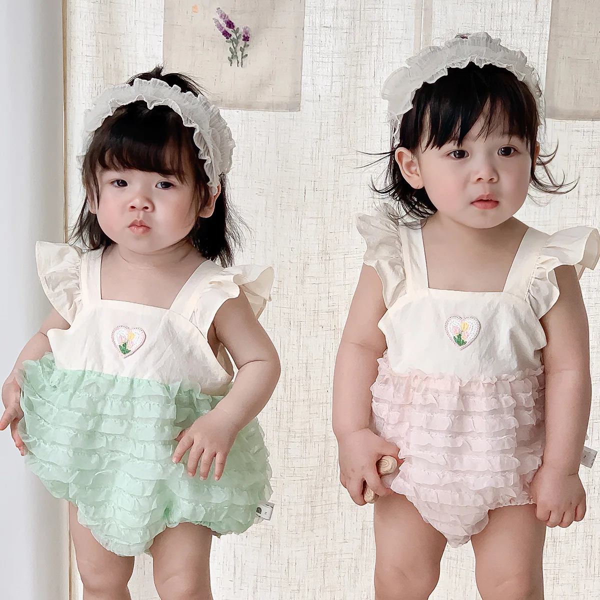 

Summer Baby Girls Rompers Spliced Lace Flying Sleeve Muslin Thin Infant Girls Bodysuit Love Patched Newborn Girls Outfits