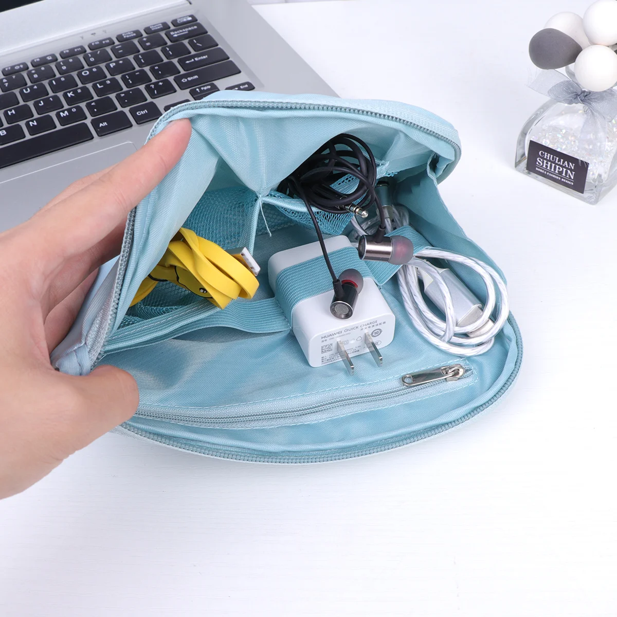 Useful USB Cable Storage Bag Portable Storage Pouch Travel Carrying Pouch Large Capacity Bag for Earphone (Blue)
Useful USB Cable Storage Bag Portable Storage Pouch Travel Carrying Pouch Large Capacity Bag for Earphone (Blue)