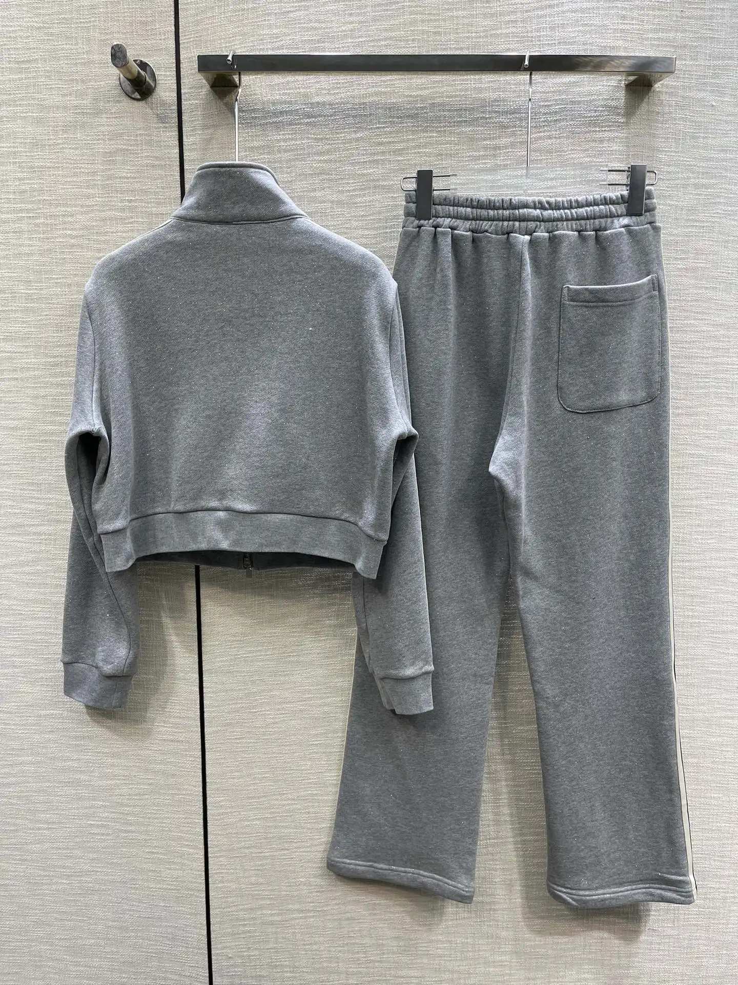 Starry Sky Casual Set with Zipper Jacket, Contrast Color Design on the Side of Straight Leg Pants, Autumn and Winter
Starry Sky Casual Set with Zipper Jacket, Contrast Color Design on the Side of Straight Leg Pants, Autumn and Winter