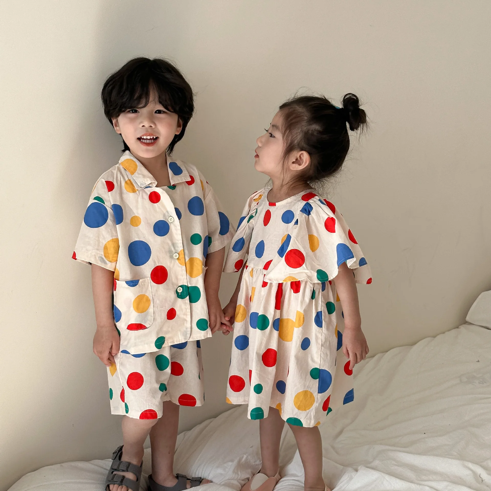 Summer 2024 Kids Girls 2PCS Clothes Set Cotton Short Sleeve Pocket Colourful Dot Shirts Shorts Suit Children Girls Dress
Summer 2024 Kids Girls 2PCS Clothes Set Cotton Short Sleeve Pocket Colourful Dot Shirts Shorts Suit Children Girls Dress