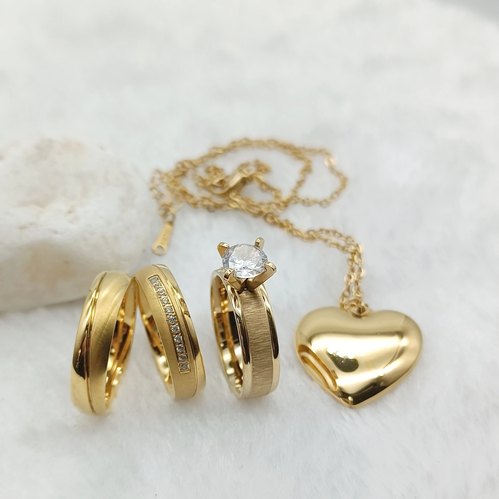 Valentine Rings Designer 14k Gold Plated Jewellery Engagement Rings Cz Diamond Wedding Jewelry Sets Couples pendant
Valentine Rings Designer 14k Gold Plated Jewellery Engagement Rings Cz Diamond Wedding Jewelry Sets Couples pendant