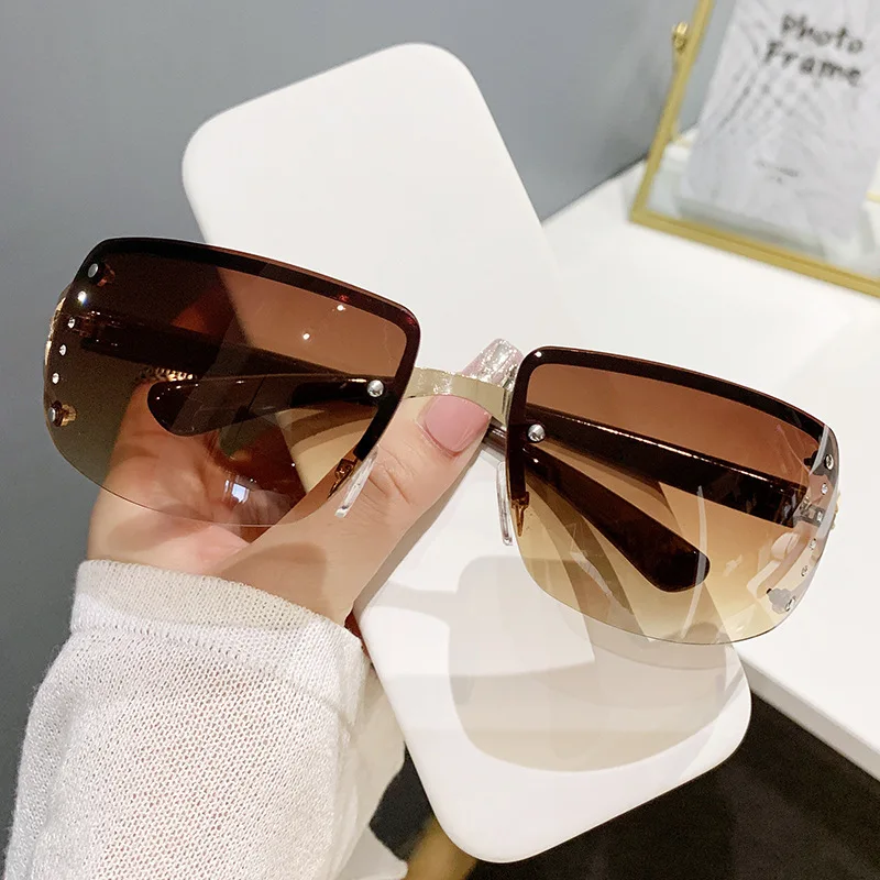 2023 Luxury Brand Sunglasses Women Square Mirror Gradient Frameless Sun Glasses Vintage Rhinestones Glasses Female Eyewear UV400
2023 Luxury Brand Sunglasses Women Square Mirror Gradient Frameless Sun Glasses Vintage Rhinestones Glasses Female Eyewear UV400