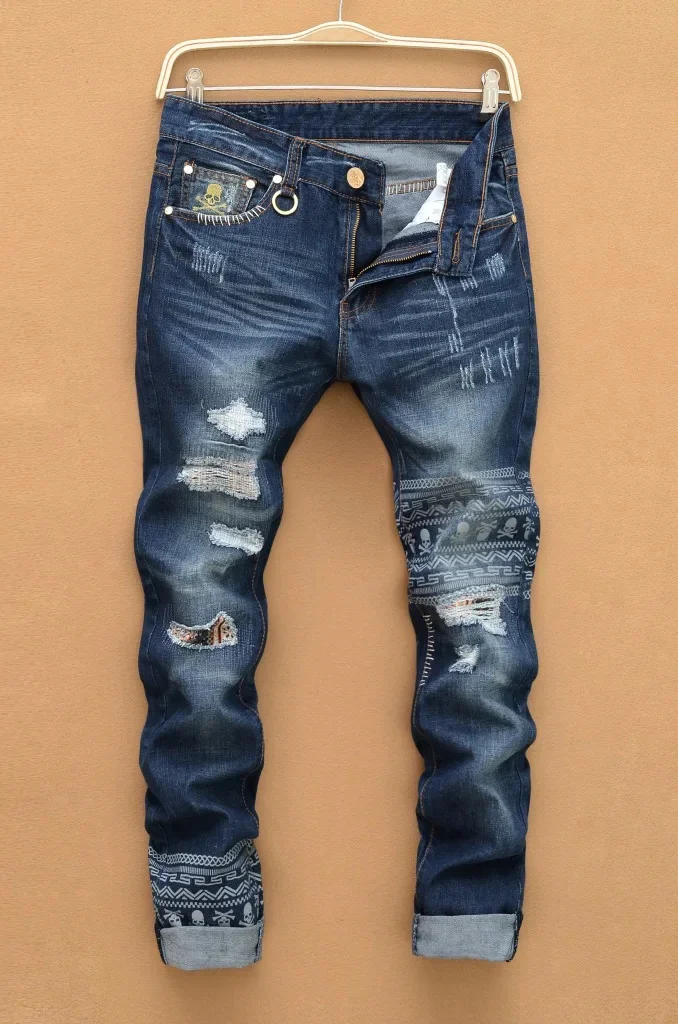 New tearing denim men ripped jeans hip hop skull head straight slim balmai pants male trousers size 28-38
New tearing denim men ripped jeans hip hop skull head straight slim balmai pants male trousers size 28-38