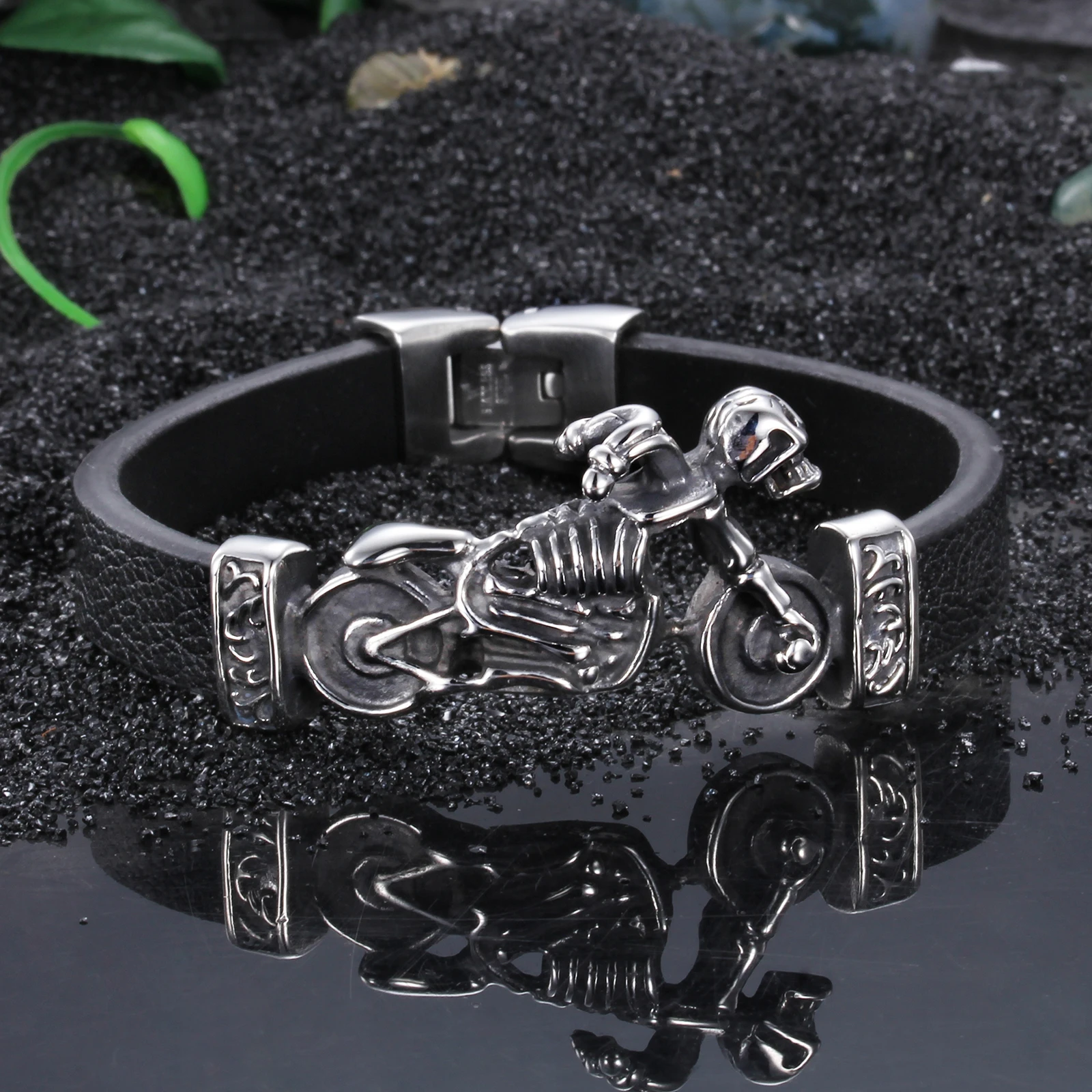 HAOYI Gothic Skull Genuine Leather Bracelet For Men Fashion Personality Motorcycle Charm Bracelets Stainless Steel Jewelry Gift
HAOYI Gothic Skull Genuine Leather Bracelet For Men Fashion Personality Motorcycle Charm Bracelets Stainless Steel Jewelry Gift