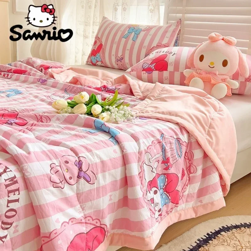 Детское Двухслойное летнее одеяло Sanrio из газовой ткани с мультяшным принтом Kuromi Kt машинная стирка без одежды тонкое одеяло для сна
Детское Двухслойное летнее одеяло Sanrio из газовой ткани с мультяшным принтом Kuromi Kt машинная стирка без одежды тонкое одеяло для сна
