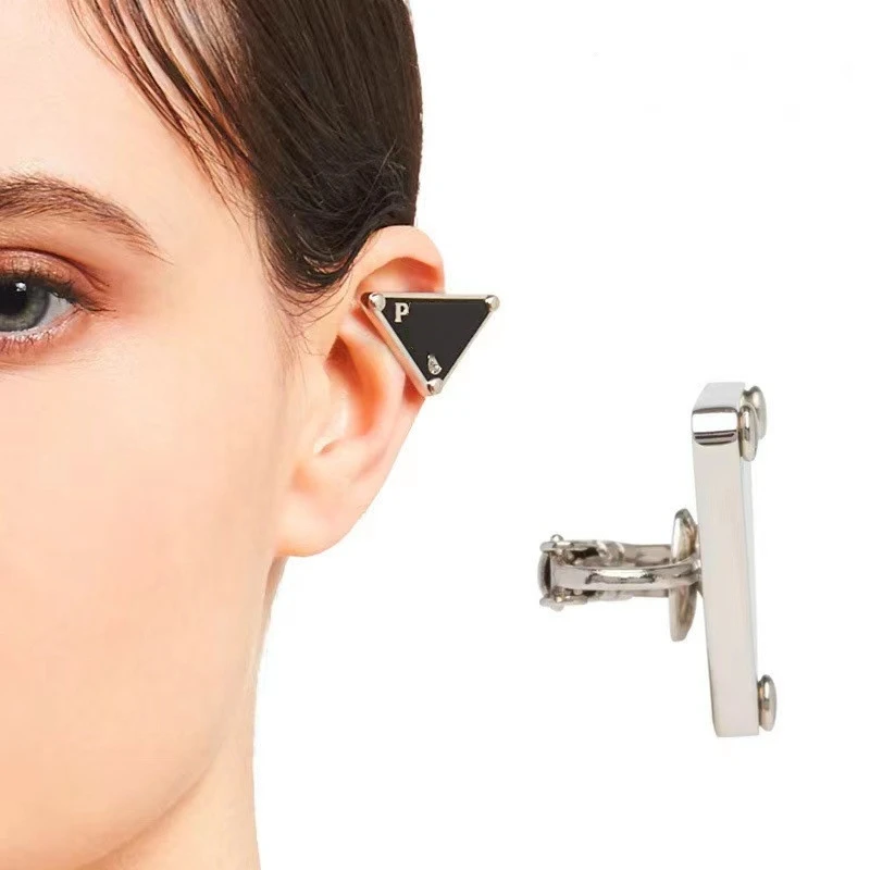Inverted Triangle Vintage Letter 925 Silver Earbone Clip Earrings Black High Quality 1:1 LOGO Earrings for Men and Women's Party
Inverted Triangle Vintage Letter 925 Silver Earbone Clip Earrings Black High Quality 1:1 LOGO Earrings for Men and Women's Party
