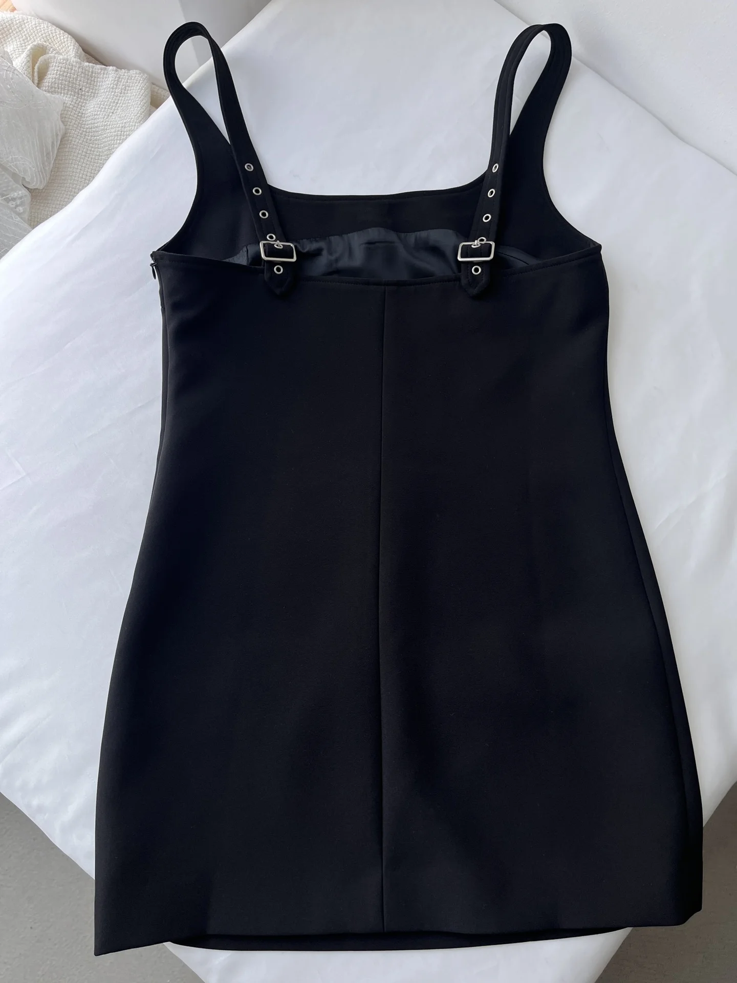 

2024 New Camisole Dress: This little skirt is a dating must-have and is a high-end ready-to-wear style that goes well together