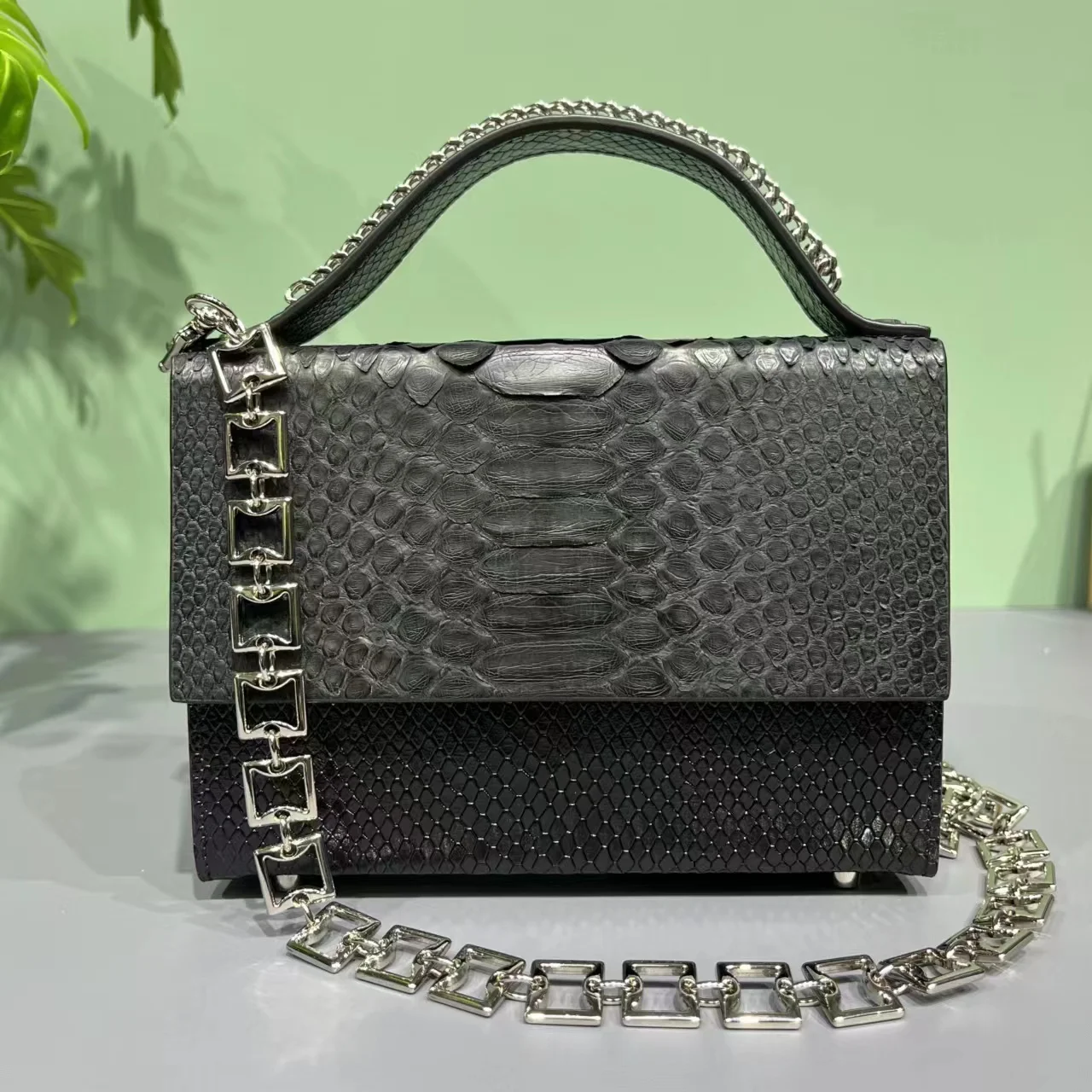 Tong tina 2023 Brand Designer Leather Crossbody Bags For Women Simple Fashion Shoulder Bag Lady Luxury Small Handbags
Tong tina 2023 Brand Designer Leather Crossbody Bags For Women Simple Fashion Shoulder Bag Lady Luxury Small Handbags