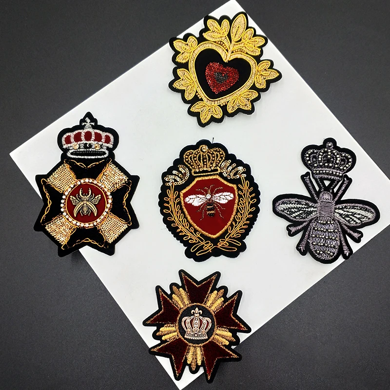 

1Set Fashion Golden Thread Crown Bee Embroidery Patches Army Badges Appliques For Jackets Bags Sewing Stickers DIY Decorate