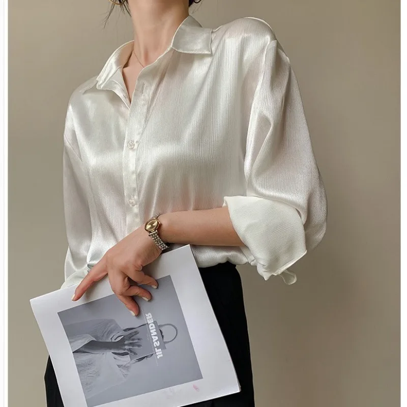 

Белая атласная рубашка QWEEK с длинным рукавом, Женская Офисная винтажная Элегантная блузка на пуговицах, Весенняя рубашка со старыми монетами, корейский тренд
