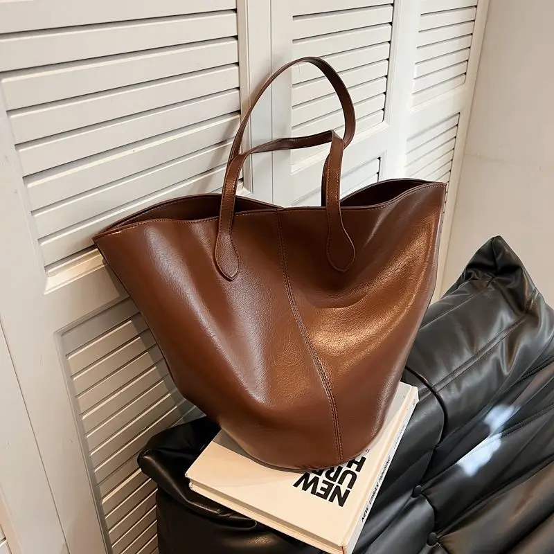 

Fashionable and trendy shoulder bag simple tote women's bag 2024new trend high-end feeling large capacity commuting underarm bag