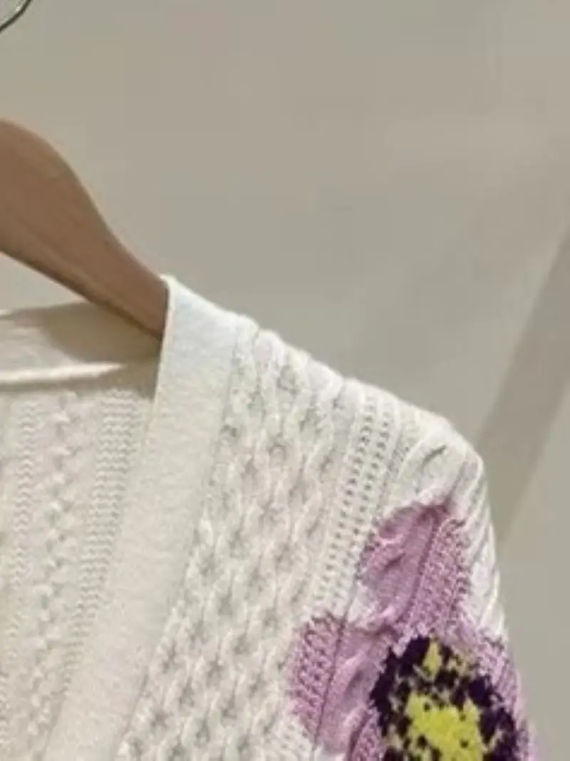 Floral Jacquard Cardigan for Women Single Breasted Long Sleeve V-Neck Casual Spring 2024 Knitted Coat
Floral Jacquard Cardigan for Women Single Breasted Long Sleeve V-Neck Casual Spring 2024 Knitted Coat