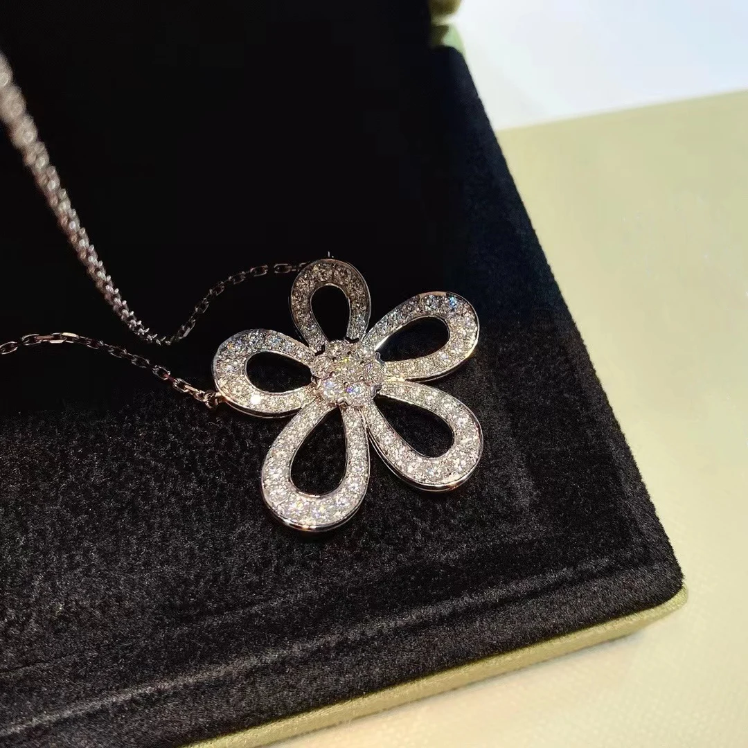 

Exquisite and high-end s925 sterling silver with diamond sunflower necklace, fashionable and luxurious jewelry accessories