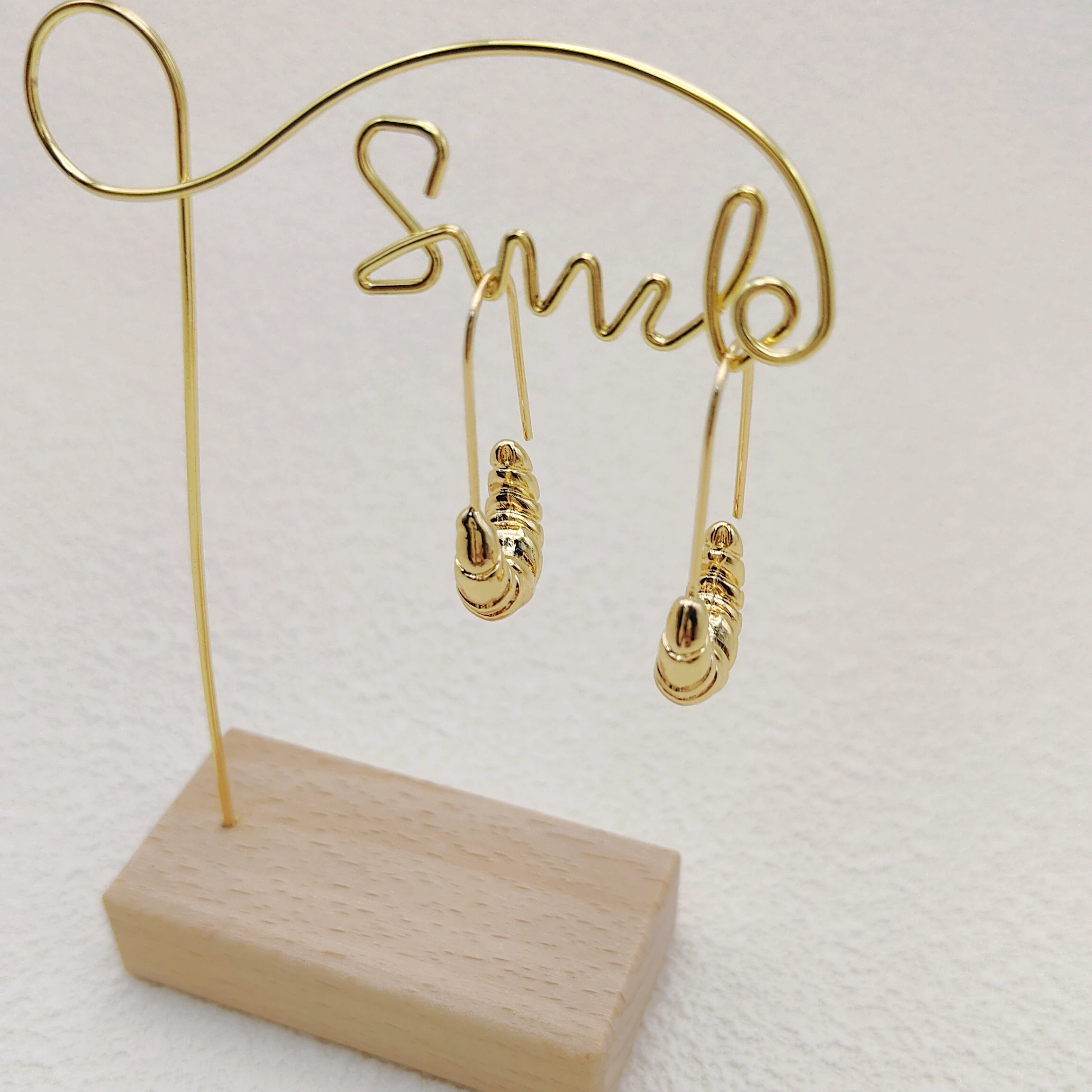 Metallic High-End Bull Horn Wrapped Dangle Earrings Chic Minimalist Statement Earrings
Metallic High-End Bull Horn Wrapped Dangle Earrings Chic Minimalist Statement Earrings