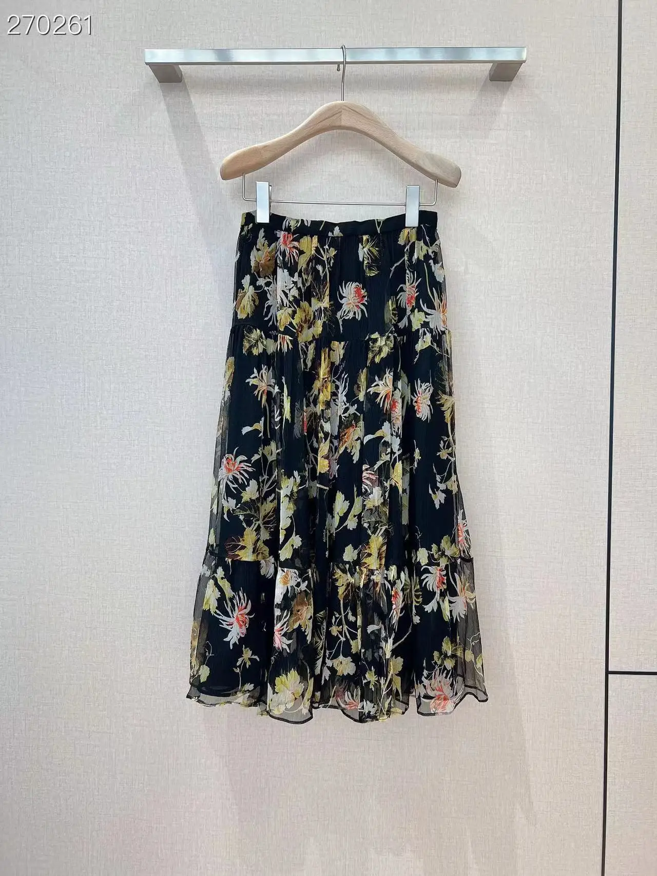 Fyion Fashion Women Midi Skirts 2022 Summer Runway Luxury Brand European Design Party Style Flowers Print Ruffles Silk Skirts
Fyion Fashion Women Midi Skirts 2022 Summer Runway Luxury Brand European Design Party Style Flowers Print Ruffles Silk Skirts