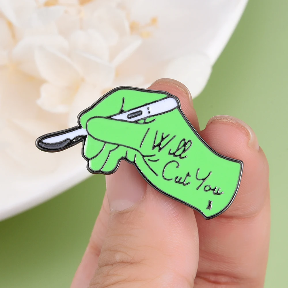 Surgeon Handheld Scalpel Enamel Brooches "I Will Cut You" Letter Pins Medical Jewelry Badge for Intern Doctor Student Gift
Surgeon Handheld Scalpel Enamel Brooches "I Will Cut You" Letter Pins Medical Jewelry Badge for Intern Doctor Student Gift