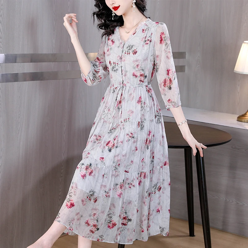 2023 New Fashion Silk Printed Dress Women's Summer Silk Fragmented Flower V-Neck Loose Fit Holiday Dress Vestidos
2023 New Fashion Silk Printed Dress Women's Summer Silk Fragmented Flower V-Neck Loose Fit Holiday Dress Vestidos