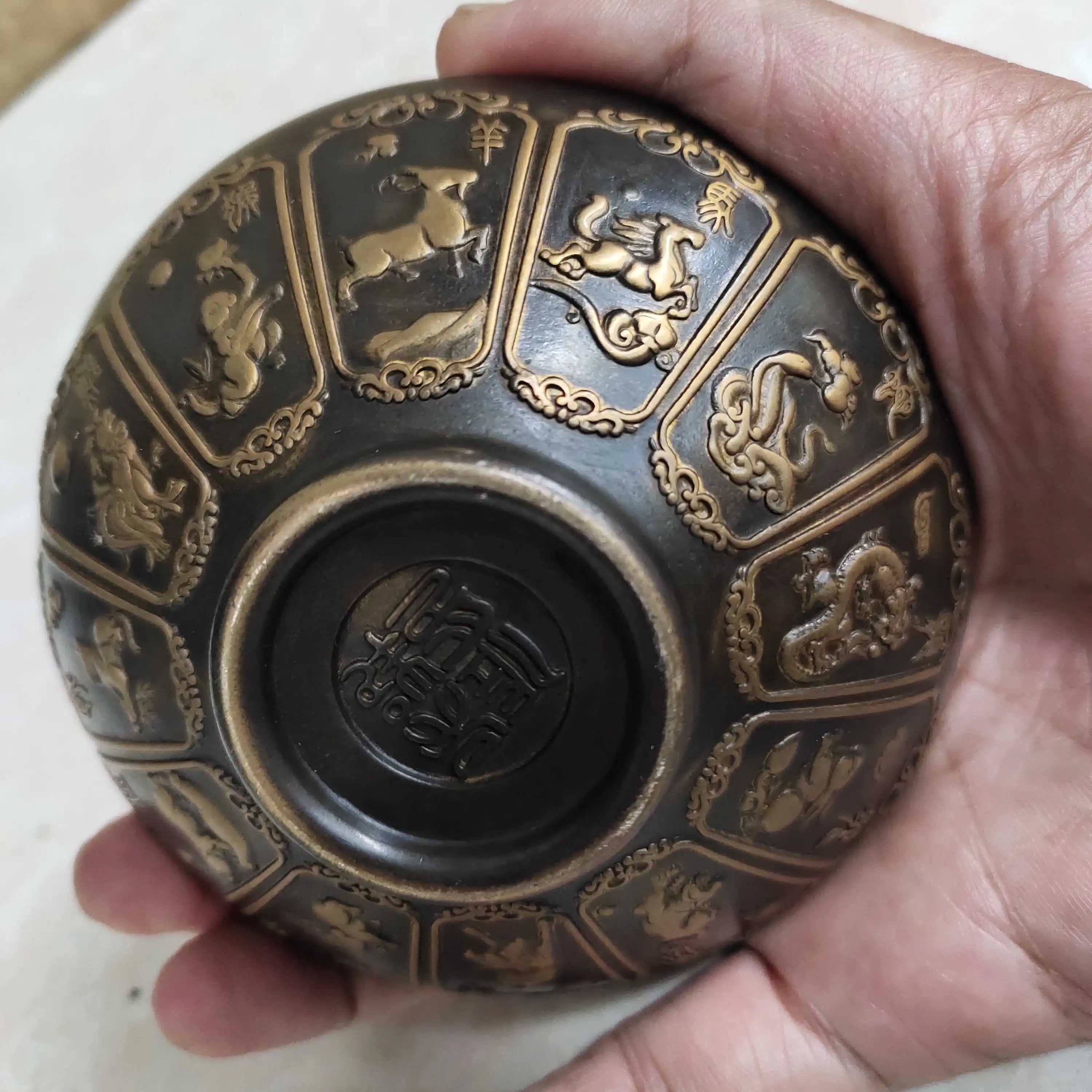 

Collection of Copper Ware Pure Copper Dotted Gold Relief 12 Zodiac Zodiac Bronze Bowls Wrapped in Pulp, Old Taoist Home Crafts