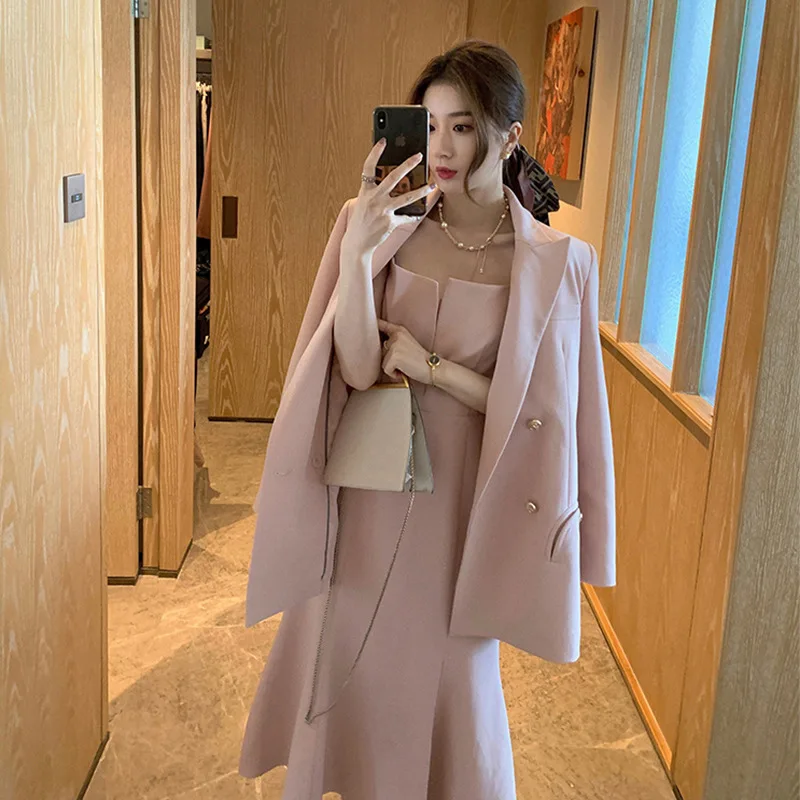 Женский комплект из 2 предметов, розовый элегантный пиджак в Корейском стиле и платье на бретелях, однотонный Повседневный облегающий офисный комплект из 2 предметов, новинка 2023
Женский комплект из 2 предметов, розовый элегантный пиджак в Корейском стиле и платье на бретелях, однотонный Повседневный облегающий офисный комплект из 2 предметов, новинка 2023