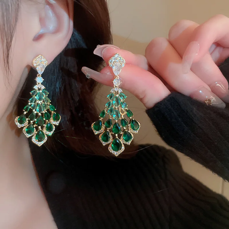 Fashion Tassels Earrings Elegant Peacock Tail Feather Shaped With Sparkling Zircon Stone Leaf Design Wholesale Women Jewelry
Fashion Tassels Earrings Elegant Peacock Tail Feather Shaped With Sparkling Zircon Stone Leaf Design Wholesale Women Jewelry