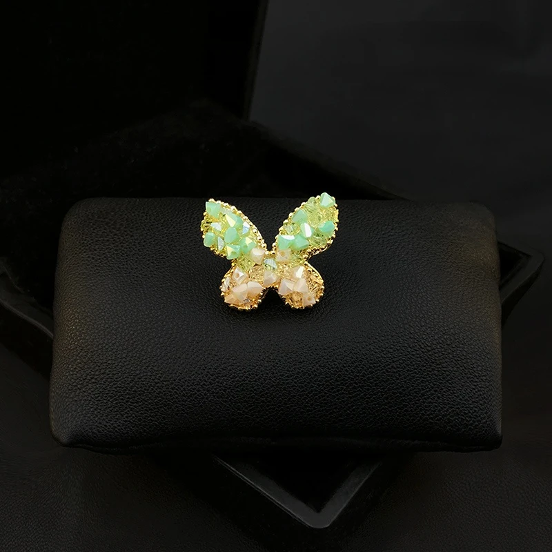 Korean Crystal High-Grade Butterfly Brooch Women V-neck Anti-Exposure Buckle Versatile Pin Fixed Clothes Ornament Jewelry Gifts
Korean Crystal High-Grade Butterfly Brooch Women V-neck Anti-Exposure Buckle Versatile Pin Fixed Clothes Ornament Jewelry Gifts