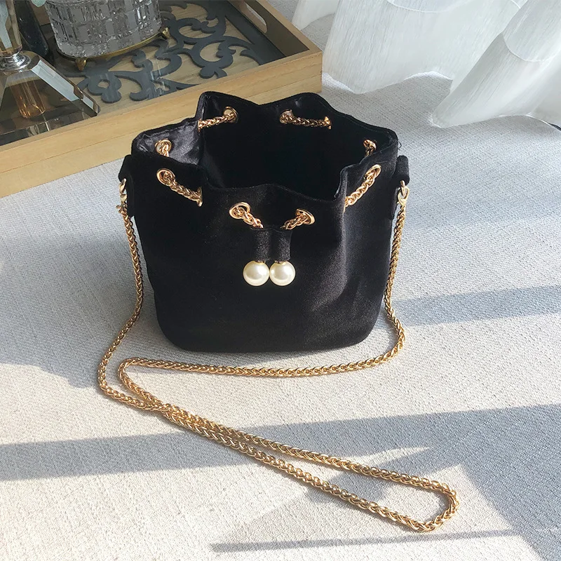 2023 New Women Velvet Shoulder Bags Mini Bucket Chain Bags Fashion Winter Cross Body Bags 2 Colors Drop Shipping
2023 New Women Velvet Shoulder Bags Mini Bucket Chain Bags Fashion Winter Cross Body Bags 2 Colors Drop Shipping