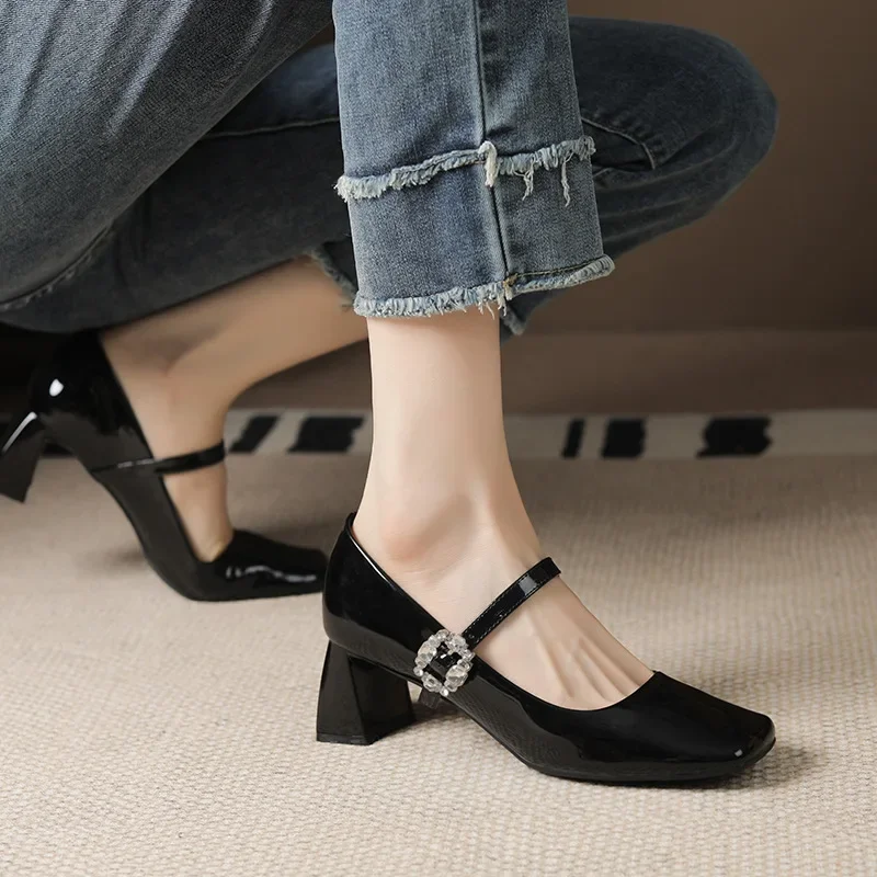 

2024 New Thick Heel Mary Jane Shoes Women's Retro Square Head High Heel Lacquer Leather Shallow Mouth Single Shoes
