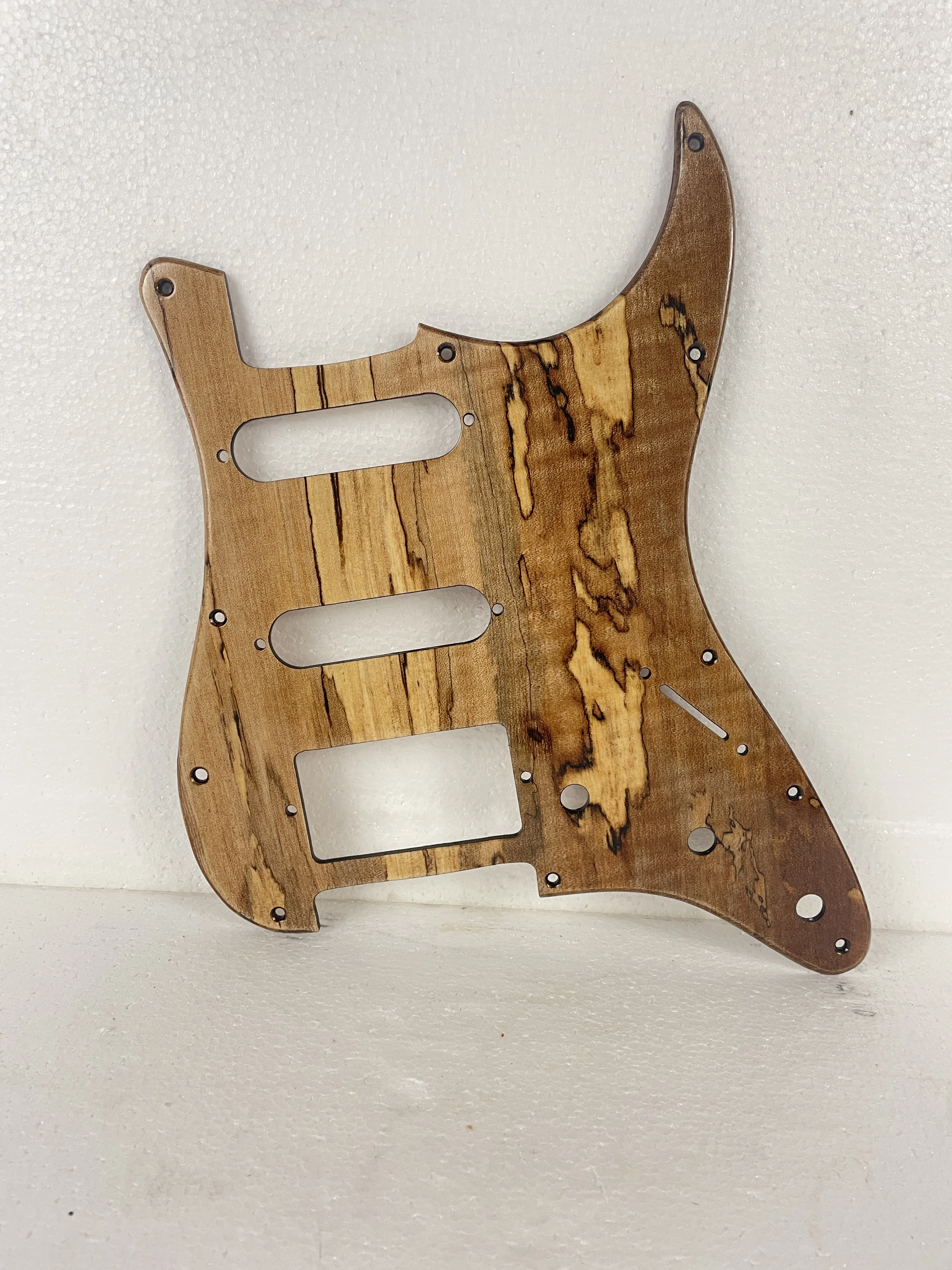 11-hole guitar guard st anti-scratch plate, with screws, for replacing the electric guitar wood guard
11-hole guitar guard st anti-scratch plate, with screws, for replacing the electric guitar wood guard