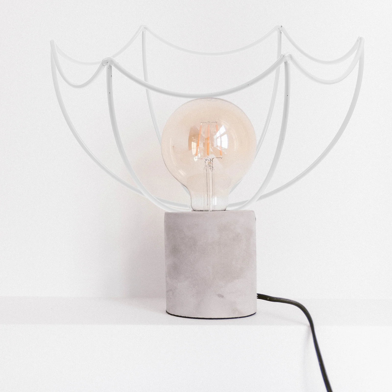 Абажур для лампы в металлическом корпусе
Абажур для лампы в металлическом корпусе