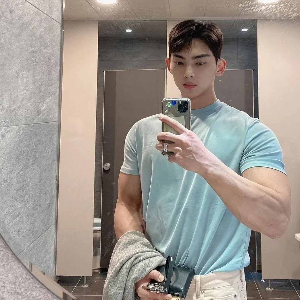 2024 Men's T-shirt New Summer Short Sleeved Men's Slim Fit Round Neck Half Sleeved Thin T-shirt Solid Color Top
2024 Men's T-shirt New Summer Short Sleeved Men's Slim Fit Round Neck Half Sleeved Thin T-shirt Solid Color Top
