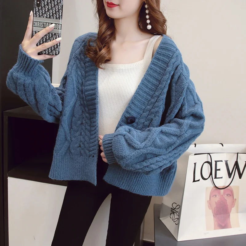 Knitted Cardigan Coat 2023 Autumn New Women's V-neck Long-Sleeved Sweater Loose Outer Wear Short Top Fashion Wholesale
Knitted Cardigan Coat 2023 Autumn New Women's V-neck Long-Sleeved Sweater Loose Outer Wear Short Top Fashion Wholesale