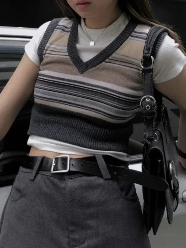 HOUZHOU Vintage Knit Women's Vest Preppy V-neck Striped Korean Fashion Casual Slim Sleeveless Cropped Sweater Vest Knitwears
HOUZHOU Vintage Knit Women's Vest Preppy V-neck Striped Korean Fashion Casual Slim Sleeveless Cropped Sweater Vest Knitwears
