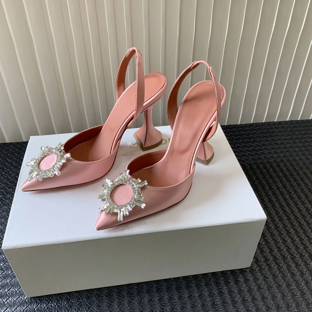 Women Shoes Satin Begum Slingback Pumps 95 Crystal Pyramid-shape Heels Jewelled Brooch
Women Shoes Satin Begum Slingback Pumps 95 Crystal Pyramid-shape Heels Jewelled Brooch
