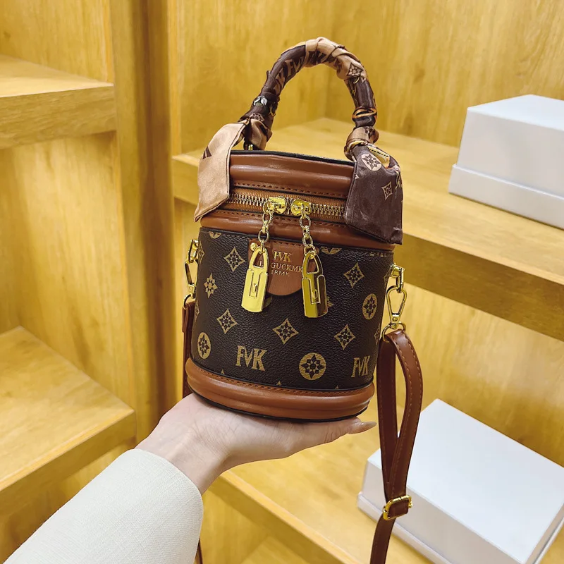 Текстурная Портативная Сумка-мешок для женщин, Ретро сумка на плечо с цилиндрическим принтом, роскошные кошельки и сумочки, сумка через плечо, милая сумка
Текстурная Портативная Сумка-мешок для женщин, Ретро сумка на плечо с цилиндрическим принтом, роскошные кошельки и сумочки, сумка через плечо, милая сумка