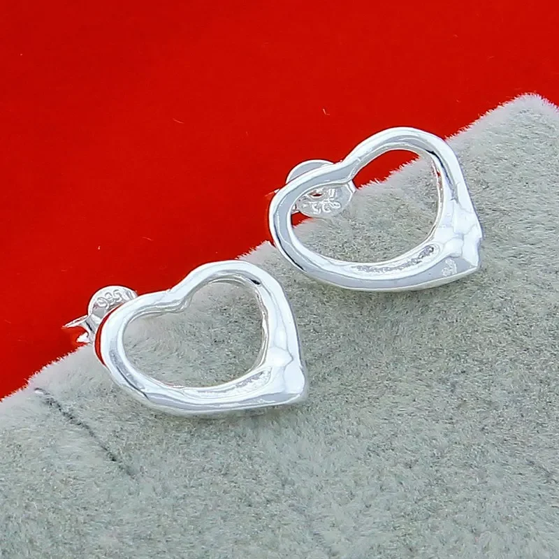 CHUANGCHENG Earrings rings silver 925 Polished Heart Stud Earrings for Women Wedding Party Gift Accessories Fashion Jewelry
CHUANGCHENG Earrings rings silver 925 Polished Heart Stud Earrings for Women Wedding Party Gift Accessories Fashion Jewelry