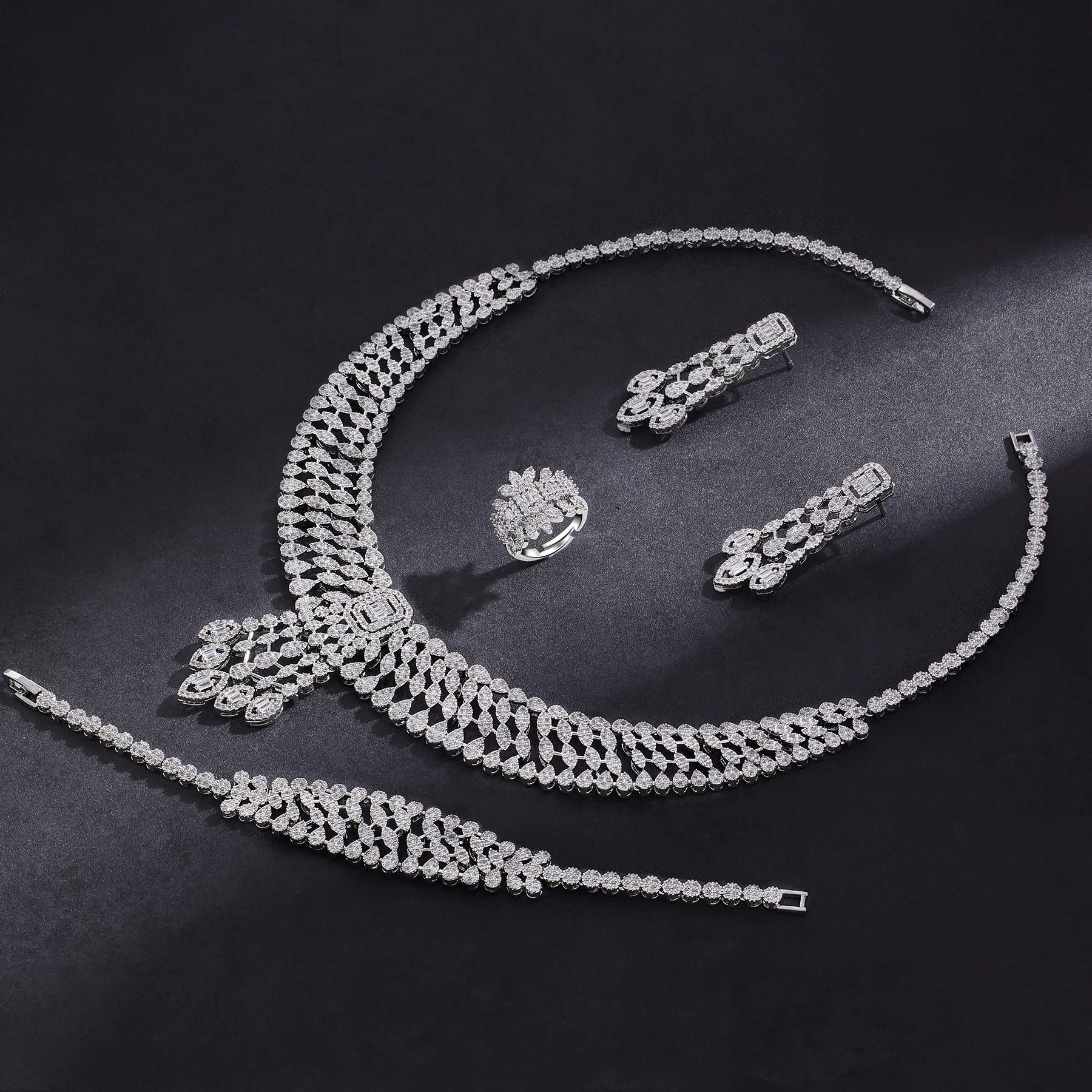 

Модный комплект из 4 шт. ювелирных изделий Дубай комплект свадебных украшений ожерелье серьги AAA кубический цирконий Свадебные аксессуары для невесты 2024