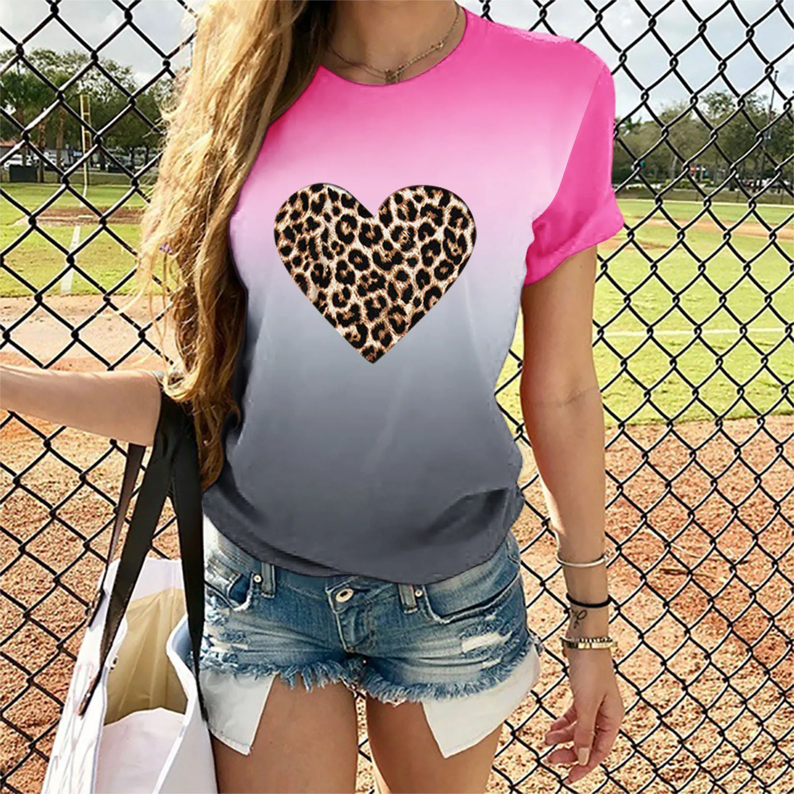 New Women's Valentine's Day Gradient Tie Dye Printed Blouse Tops Fashion Leopard Printed Heart T Shirt Tops For Couples Gifts
New Women's Valentine's Day Gradient Tie Dye Printed Blouse Tops Fashion Leopard Printed Heart T Shirt Tops For Couples Gifts