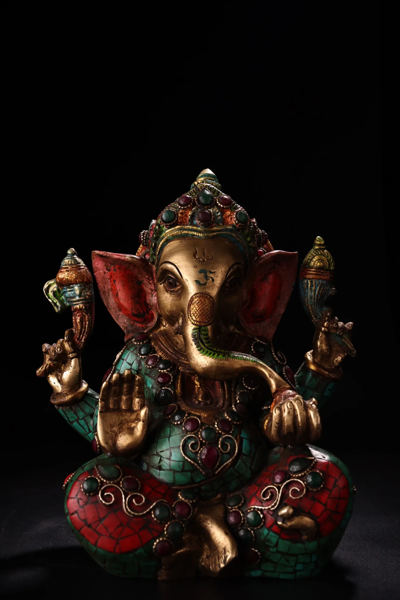 7"Tibetan Temple Collection Old Bronze Outline in gold Mosaic Gem Ganesha Elephant Trunk God of Wealth Buddha Town house
7"Tibetan Temple Collection Old Bronze Outline in gold Mosaic Gem Ganesha Elephant Trunk God of Wealth Buddha Town house