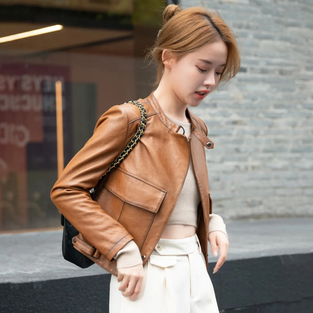 Spring And Autumn New Short Motorcycle Genuine Leather Coat Women's Standing Collar Cotton Sheepskin Minimalist Sli
Spring And Autumn New Short Motorcycle Genuine Leather Coat Women's Standing Collar Cotton Sheepskin Minimalist Sli