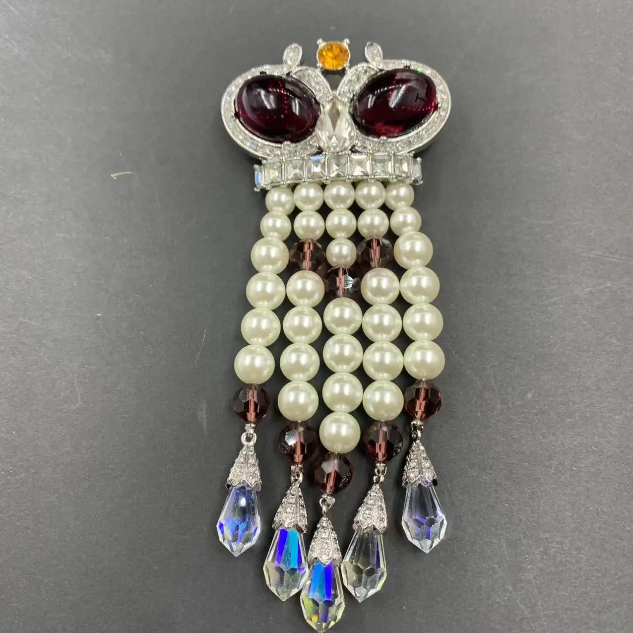 Droplet eyes, tassel buckle, colored glass, diamond buckle, formal dress, suit, brooch accessories
Droplet eyes, tassel buckle, colored glass, diamond buckle, formal dress, suit, brooch accessories