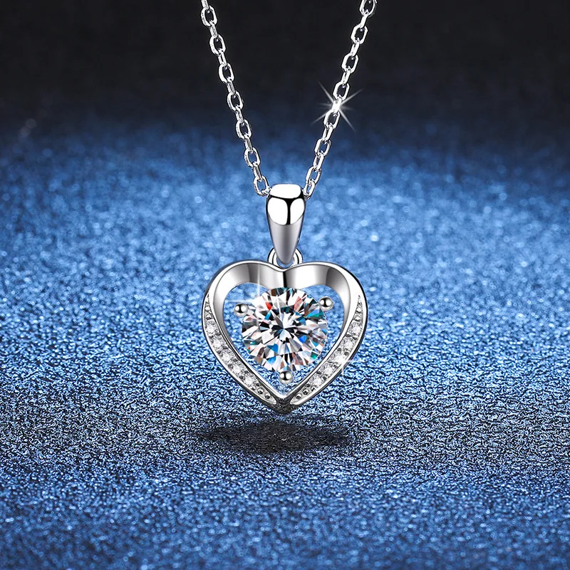 

S925 sterling silver Love necklace female Eternal Heart silver pendant moissanite clavicle chain female Valentine's Day gift