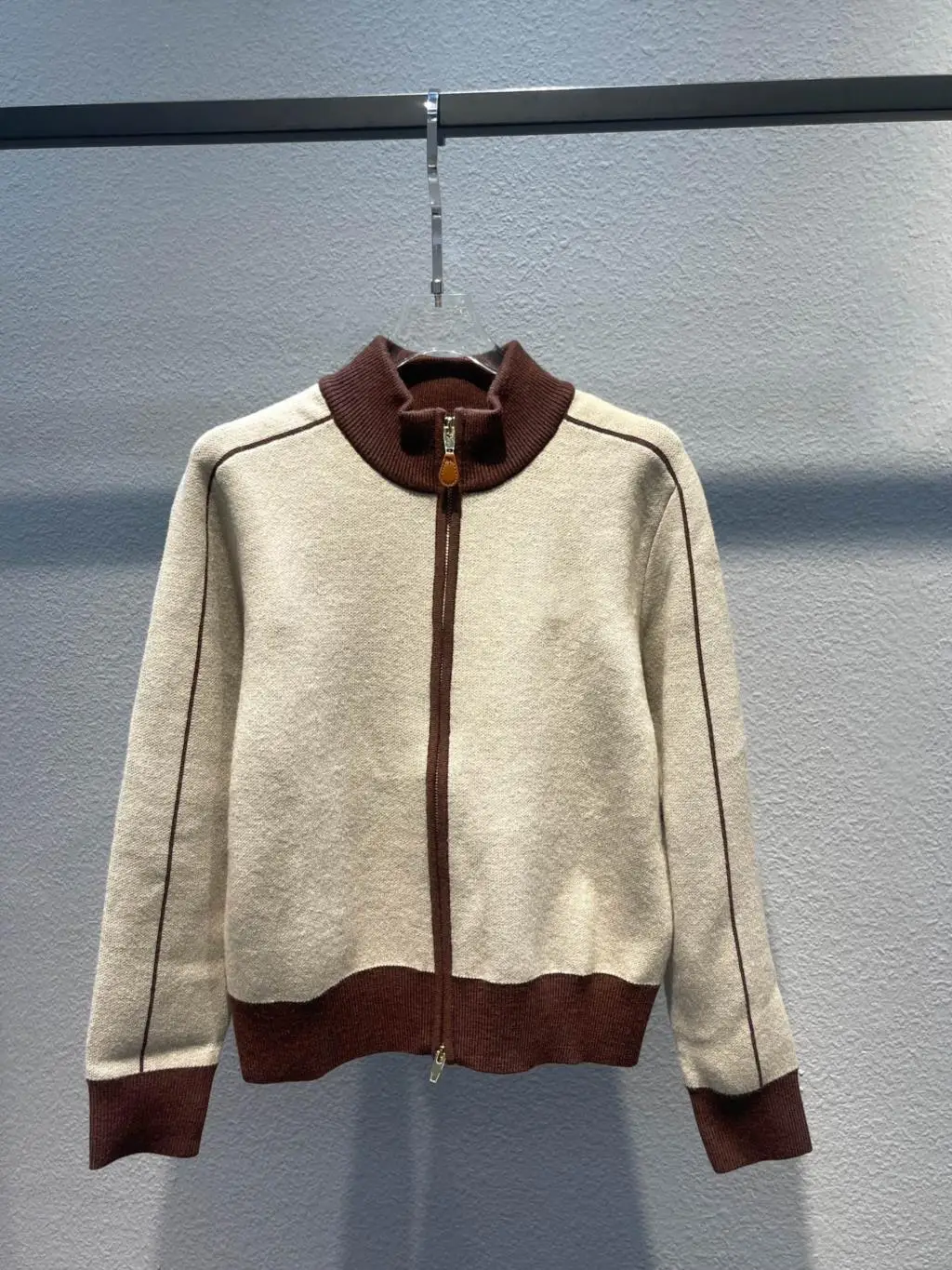 Autumn and winter new, high-grade brown coffee color stand collar knitted coat, more advanced color, double zipper
Autumn and winter new, high-grade brown coffee color stand collar knitted coat, more advanced color, double zipper