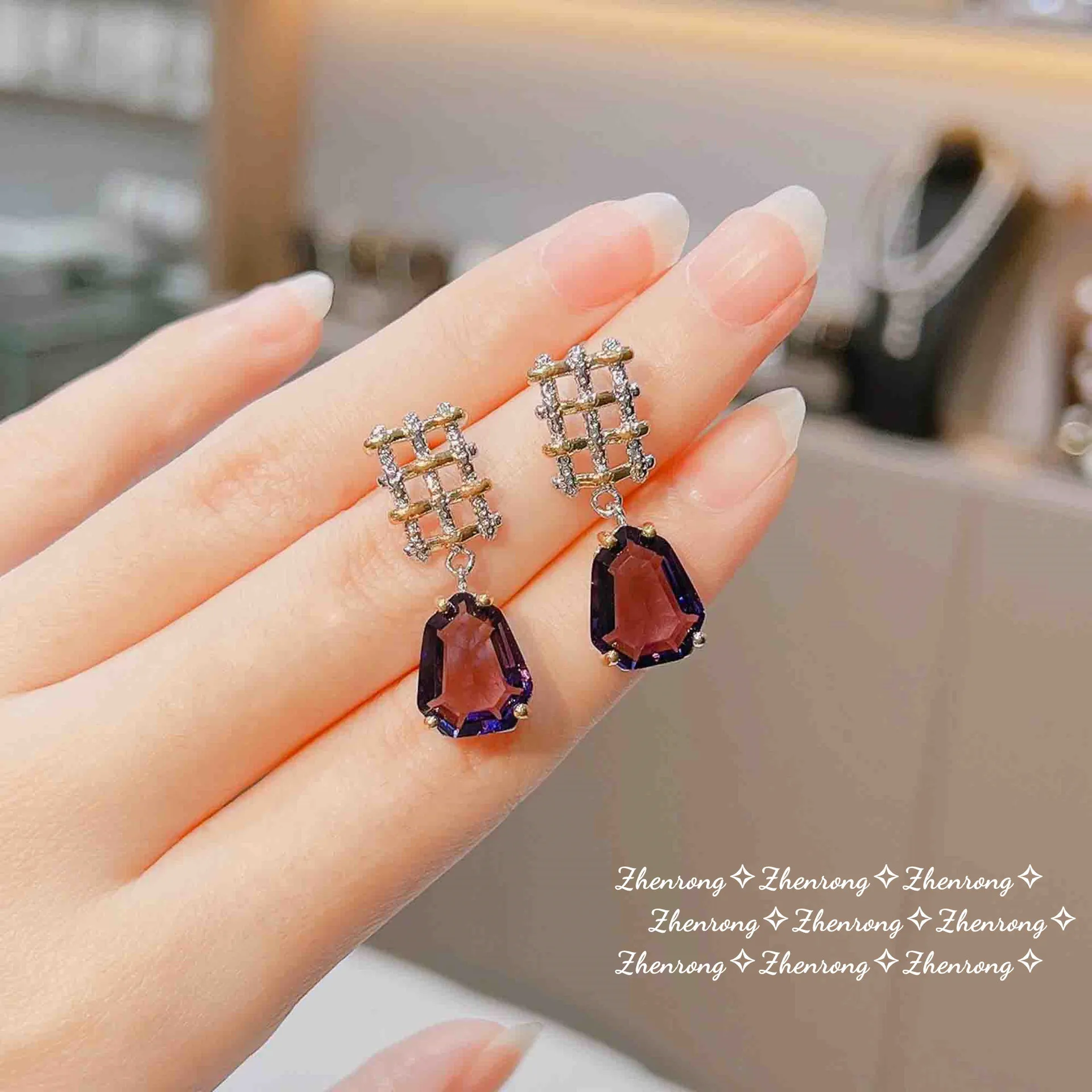 Luxury Female Purple Artificial Diamond Earrings Charm Silver Color Dangle Earring For Women Dainty Crystal Wedding Accessories
Luxury Female Purple Artificial Diamond Earrings Charm Silver Color Dangle Earring For Women Dainty Crystal Wedding Accessories