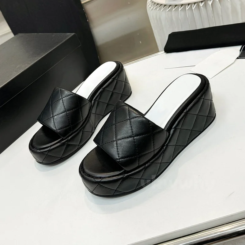 

Summer Walk Show New Female Slippers Peep Toe Solid Colors Upper Thick Bottom Women Shoes Full Of Sophistication Slippers