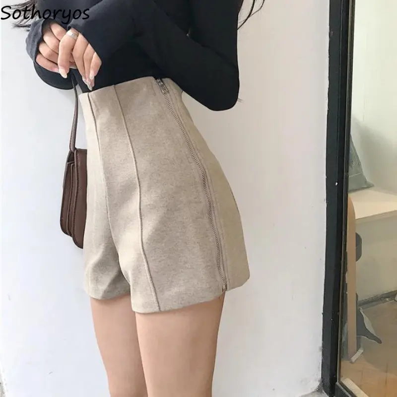 Шорты женские на молнии, элегантные однотонные универсальные повседневные шикарные модные шорты с завышенной талией в Корейском стиле, для отдыха, Ins, весна
Шорты женские на молнии, элегантные однотонные универсальные повседневные шикарные модные шорты с завышенной талией в Корейском стиле, для отдыха, Ins, весна