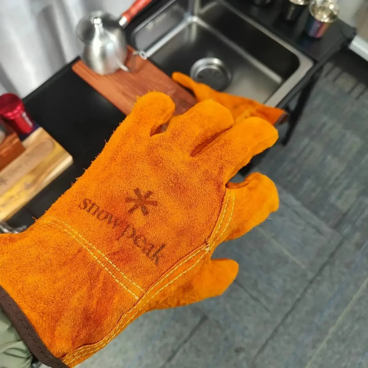 Sneeuw Piek Outdoor camping Japanese insulation gloves outdoor barbecue fire-making gloves wear-resistant and anti-scaldin
Sneeuw Piek Outdoor camping Japanese insulation gloves outdoor barbecue fire-making gloves wear-resistant and anti-scaldin