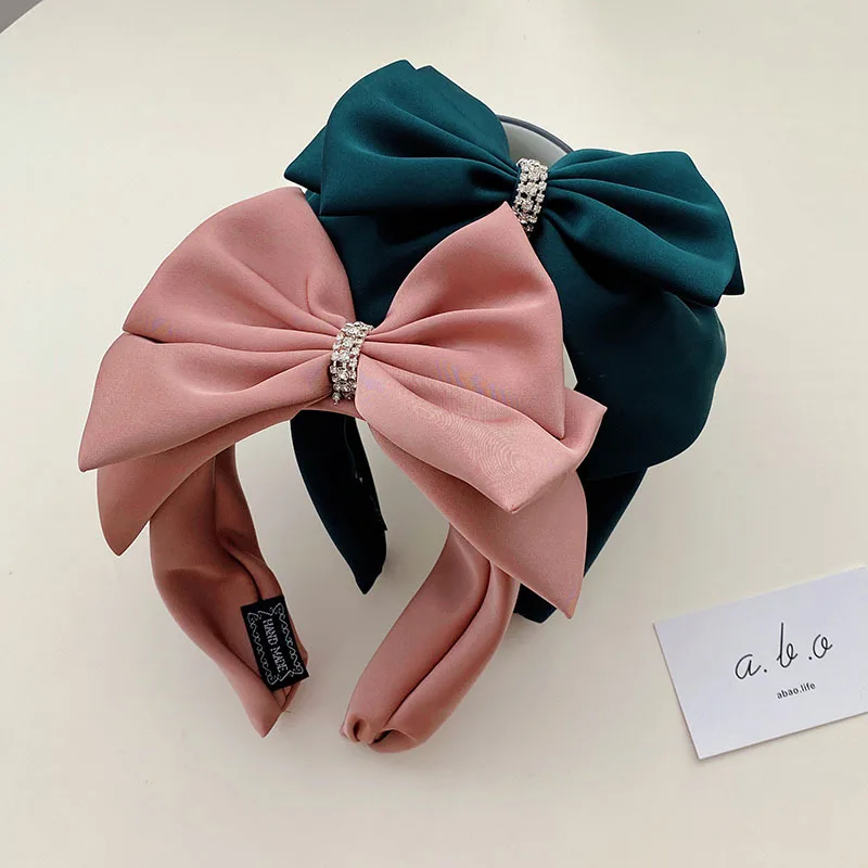 Luxury Fabric Bow Headband for Women High Quality Hair Ornament Solid Big Bow Knotted Hairband Party Headdress Wide Head Band
Luxury Fabric Bow Headband for Women High Quality Hair Ornament Solid Big Bow Knotted Hairband Party Headdress Wide Head Band