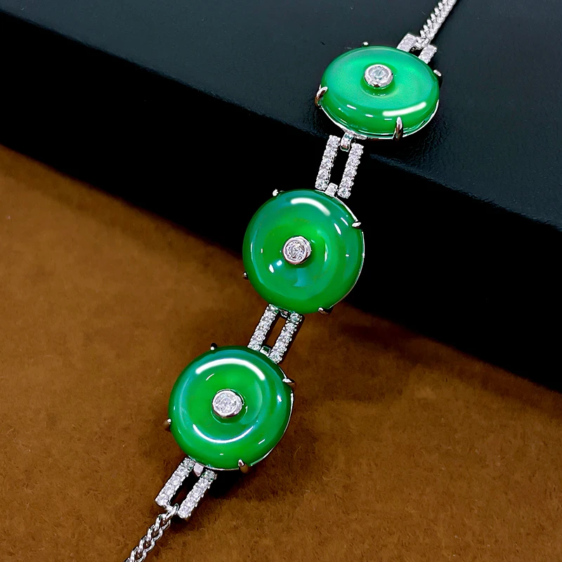 Vintage Natural Green Jade Chalcedony High Carbon Diamond 925 Silver Bracelet Versatile and Niche Design Ice Smooth Surface
Vintage Natural Green Jade Chalcedony High Carbon Diamond 925 Silver Bracelet Versatile and Niche Design Ice Smooth Surface