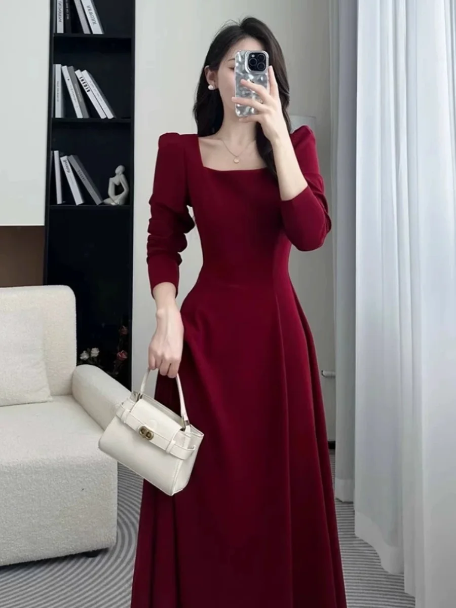 

2023 Autumn New French Hepburn Style Square Neck Long sleeved Waist Slimming High end Celebrity Elegant Dress