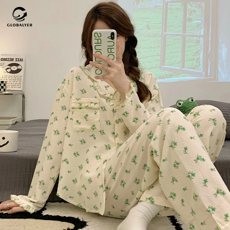 Soft Cotton yarn Bubble Fresh Girl Pajama suit Autumn and winter Long Sleeve Lovely Female Leisure wear Free shipping 035
Soft Cotton yarn Bubble Fresh Girl Pajama suit Autumn and winter Long Sleeve Lovely Female Leisure wear Free shipping 035